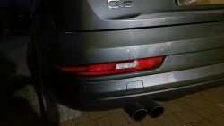 Jak wymienić żarówkę od wstecznego w Audi Q3 2017 - instrukcja