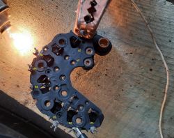 Alternator Valeo 2541953B - Brak ładowania mimo wymiany szczotek i regulatora