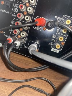 Jak podłączyć Edifier T5 do amplitunera JVC RX-5052S? Brak reakcji subwoofera.