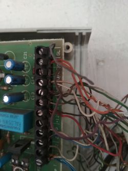 Zwarcie elektrozaczepu w linii unifonu interkomowego Urmet 1131/1 Zwarcie elektrozaczepu w linii unifonu interkomowego Urmet 1131/1