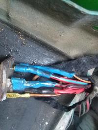 Opel Frontera - Kolory kabli przekaźnika pompy paliwa koło lampy