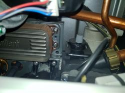 Vaillant Eco Tec Plus - zielonkawy nalot i krople wody na nagrzewnicy