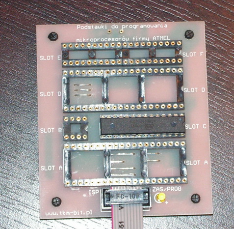 "AT90S2313" a "Atmega8"