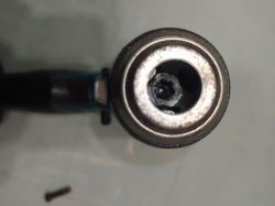 Makita DDF 482: Jak zdjąć główkę (uchwyt) wkrętarki? Śróbka odkręcona, co dalej?