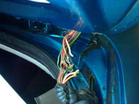 Kia Carnival II - szyby i lusterka działają tylko przy otwartych drzwiach