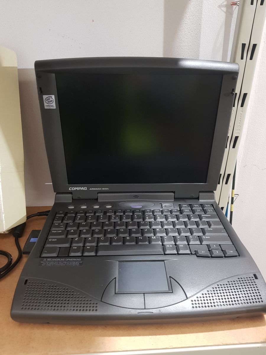 Sprzedam Zabytkowy Laptop Compaq Armada 1500c za 150 z