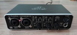 Behringer U-PHORIA UMC202HD audio interface with visible indicator light.