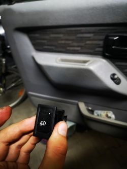 Opel Frontera A - Podłączenie włącznika świateł pod listwę led.