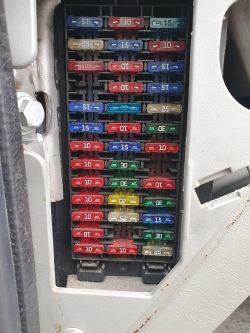 Opel Vivaro 2013 - Radio nie włącza się po serwisie