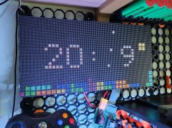 Animowany zegar na dwóch panelach Waveshare 64x64 HUB75E i ESP32-S3 - projekt AnimatedPixelClock