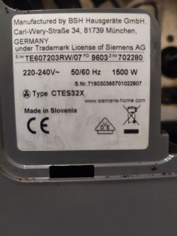 Etykieta techniczna ekspresu do kawy Siemens.