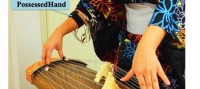 Opętana Ręka - urządzenie, które gra na instrumencie twoją dłonią