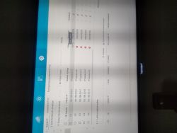 Interfejs oprogramowania HiLook z listą kamer IP i adresami na ekranie urządzenia.