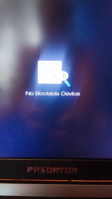 Acer Predator Helios 300 – komunikat No bootable device po uruchomieniu, SSD niewidoczny