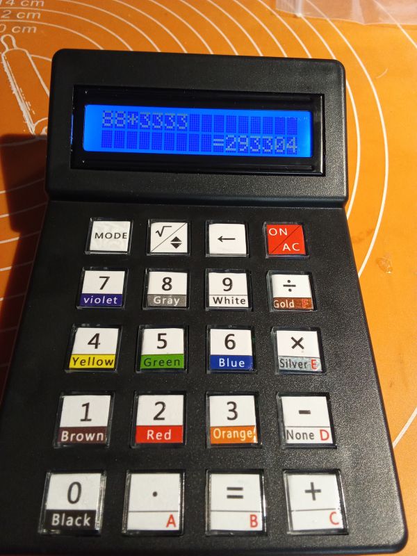 Kalkulator elektroniczny z klawiaturą i wyświetlaczem LCD