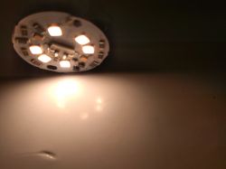 Philips SceneSwitch, lampa LED z regulacją jasności świecenia Philips SceneSwitch, lampa LED z regulacją jasności świecenia