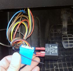 Golf 3 - Co to jest za dziwne rozwiązanie w skrzynce bezpieczników?