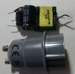 Wnętrze uszkodzonego LED GU10 4W 230V Wnętrze uszkodzonego LED GU10 4W 230V