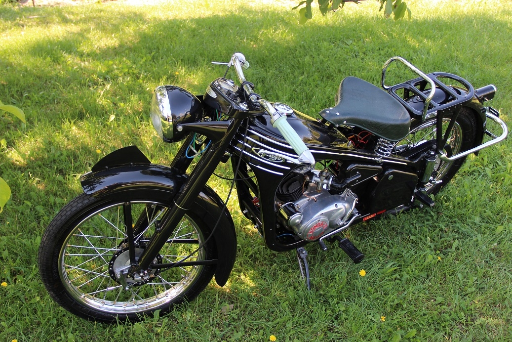 Honda Dream 3E from 1953 - top condition, great vintage bike | Honda Twins