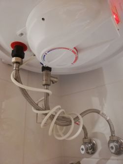 Spadek ciśnienia ciepłej wody: Elektryczny podgrzewacz Elprom 50l, 1500W - przyczyny i rozwiązania
