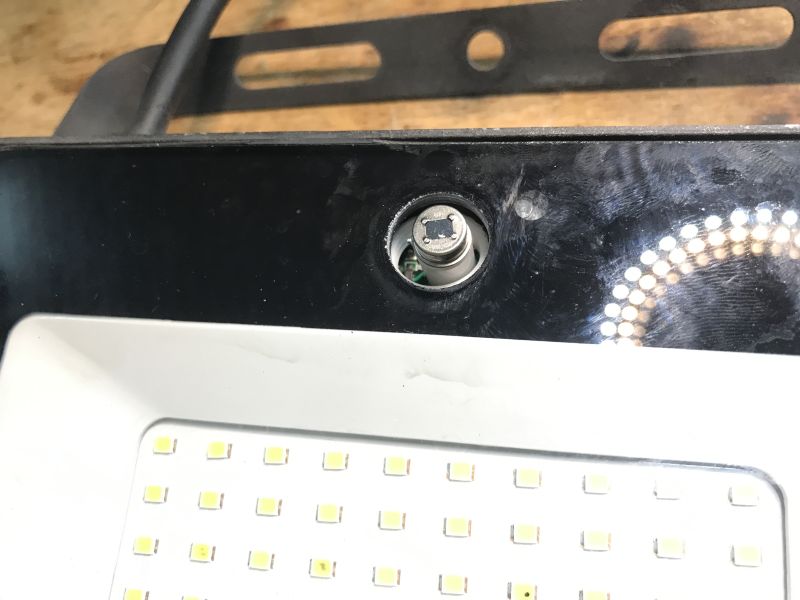 Interior, failure rate and construction of a 50W outdoor LED floodlight with motion sensor