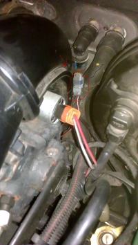 Peugeot 407 SW 2.0 HDI - lokalizacja szarej kostki za silnikiem