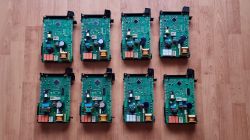Moduły mocy do pralek Bosch, Siemens, Gaggenau i Neff na drewnianej podłodze