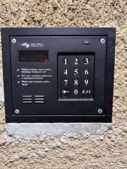 Proel KDC 1803-L intercom panel with numeric keypad and printed instructions.