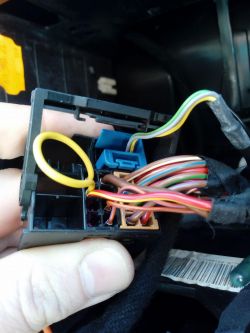 Brak podświetlenia klawiszy w radiu RCN210 po zamontowaniu w Passacie B6