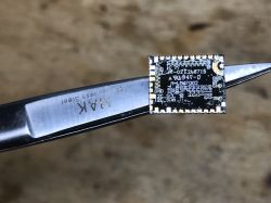 Yeelight GU10 Smart Bulb W1 350lm YLDP004-A - wnętrze, moduł WiFi