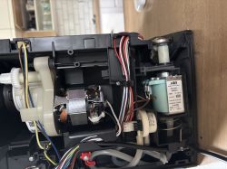 DeLonghi Dynamica Plus ECAM 370.70.B - dlaczego głośniej pracuje i dłużej robi kawę?
