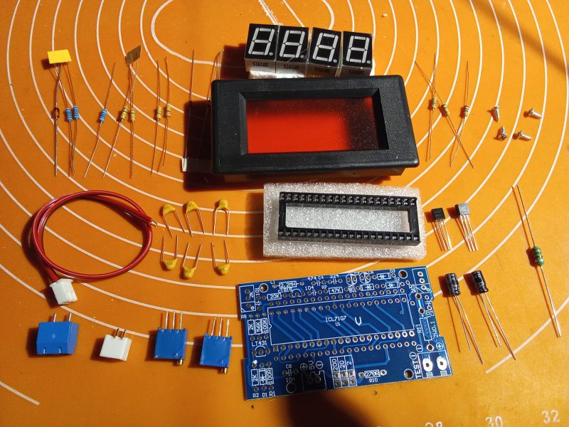 Jak złożyć woltomierz panelowy DIY z układem ICL 7107 z AliExpress? Sprawdzamy dokładność.