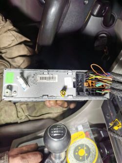 Audi a4 b6 avant - Jak podłączyć wzmacniacz z tuba pod seryjne radio