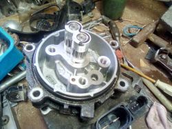 Jak rozpoznać pompę Koyo na zdjęciach z VW Fox 2007?