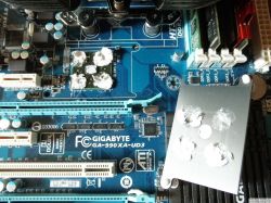 FX-8350 zbija taktowania podczas testu w Prime95 na płycie Gigabyte 970A-UD3