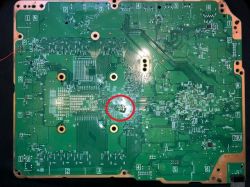 Xbox One S 1681 - Identyfikacja brakującego elementu na płycie (zdjęcia)