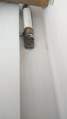 Damaged PVC window espagnolette (window in a tilted position) - how to dismantle