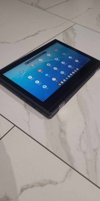 Czy Lenovo 300e 2nd Gen (81mb, 2019) posiada funkcję dotykową?