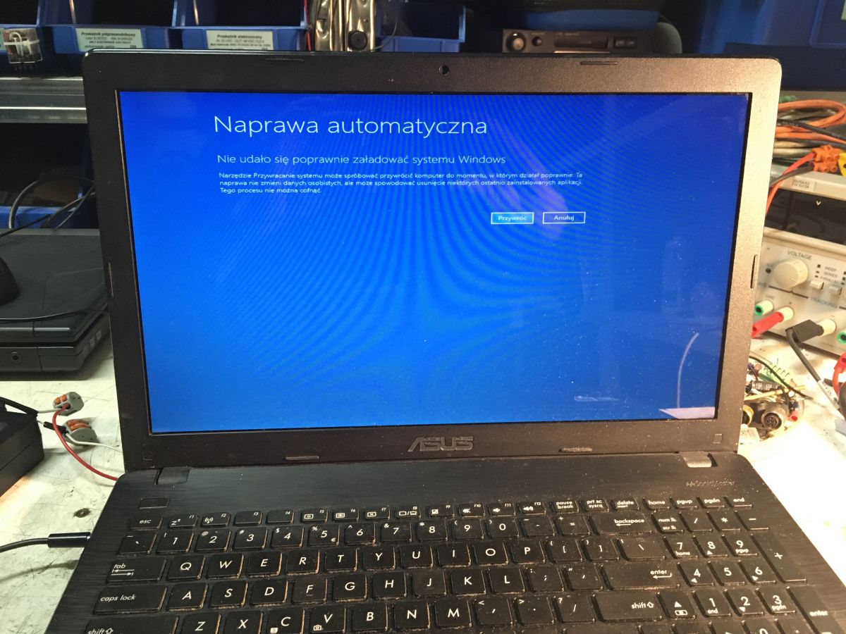 Notebook Asus R512C - ekran czarny mimo dobrych ogniw baterii
