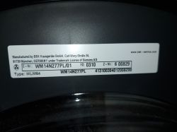 Tabliczka znamionowa pralki marki Siemens.