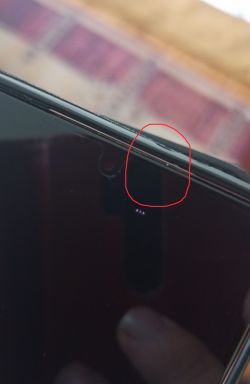 Wyświetlacz Samsung Galaxy S21 z zaznaczoną kropką na ekranie