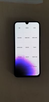 Uszkodzony - przebarwiany ekran OLED w Samsung a40