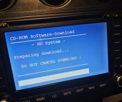 CD-ROM Software Installation Screen Car system screen displaying a software download message from CD-ROM.