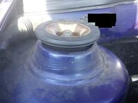 Seat Cordoba - odstający amortyzator i stuki podczas jazdy po dziurach