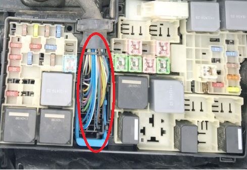 Focus MK3 - Diagram złącza zasilającego skrzynkę bezpieczników silnik