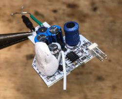 Inteligentna 'żarówka' WOJ14413 WiFi LED CCT - wnętrze, aplikacja, Tasmota