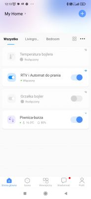 Ekran aplikacji do zarządzania smart home pokazujący stan różnych urządzeń w domu.