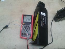 Ładowarka do roweru elektrycznego STC-8108 LD - grzeje się dość mocno - sprzęt nowy