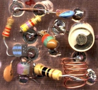 Piękno obwodów elektronicznych zbudowanych w stylu Manhattan