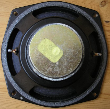 DENON - głośnik niskotonowy. Jakie ma parametry?